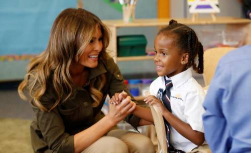 Melania sulle orme di Lady D. Viaggio in solitaria in Africa