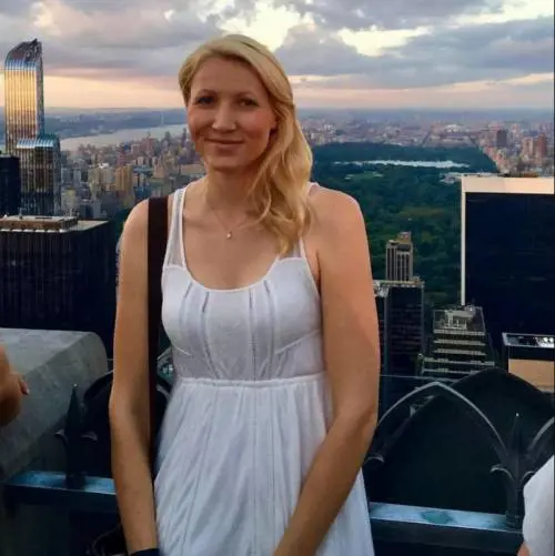 Professoressa fa sesso in aereo con studente di 16 anni e rimane incinta