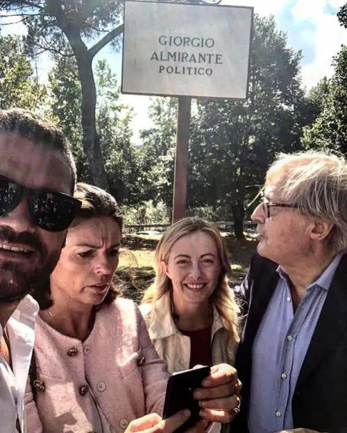 Vittorio Sgarbi dedica una via a Giorgio Almirante