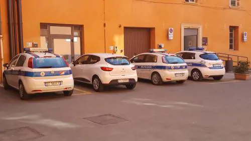 Ora la sinistra manda i vigili a lezione di antirazzismo