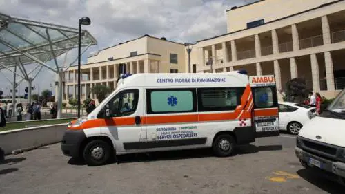 Bergamo, cade dal balcone mentre gioca: grave bimba di 3 anni
