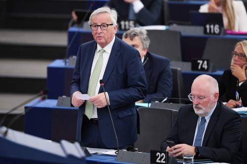 Ue, Juncker va all'attacco: "Combattiamo il populismo finché siamo in tempo"