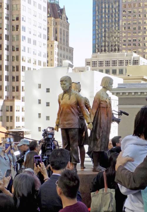 La statua sulle schiave del sesso fa litigare il Giappone e gli Usa
