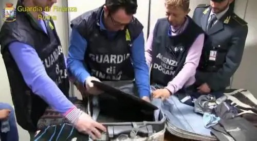 Roma, viaggio di nozze con 5 kg di coca, fermati sposini albanesi