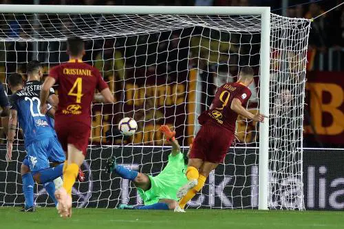 Nzonzi usa la testa, Dzeko il piede: è festa Roma