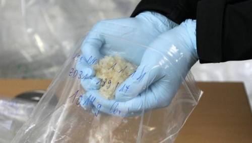 Cinese in manette: aveva oltre 480 grammi di shaboo