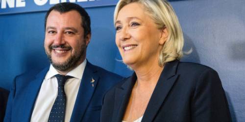 Marine Le Pen rifiuta le "avances" politiche di Steve Bannon