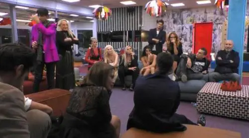 Gf Vip, giallo sul comunicato "hot": "Maschietti potete fare autoerotismo in bagno"