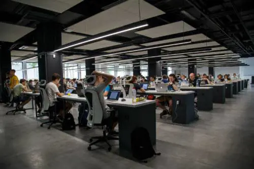 Lavorare in ufficio, ecco i danni per la salute