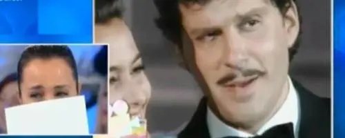 La Capua e le lacrime per Frizzi Il video che emoziona il pubblico
