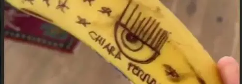 Fedez, botta e risposta su Instagram: "Non è obbligatorio comprare l’acqua di Chiara"