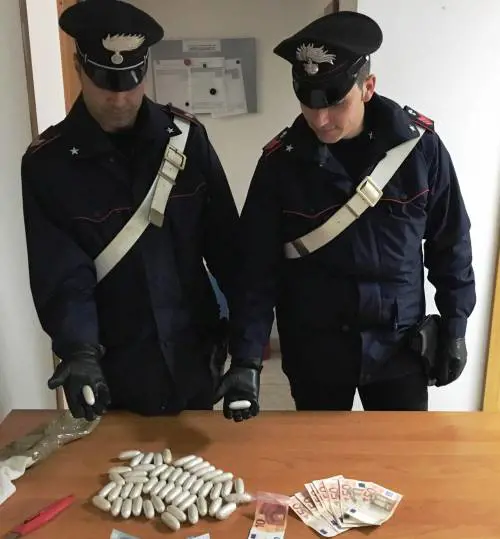 Roma, arrestati due africani: ovuli di eroina nell'intestino