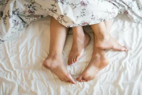 Cade dal letto e resta paralizzata, fa causa all'azienda