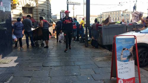 Napoli, tornano i mercatini della "monnezza"