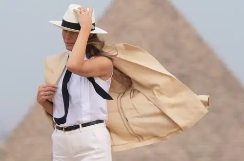 "Spende 95mila dollari per 6 ore in hotel", polemica su Melania Trump