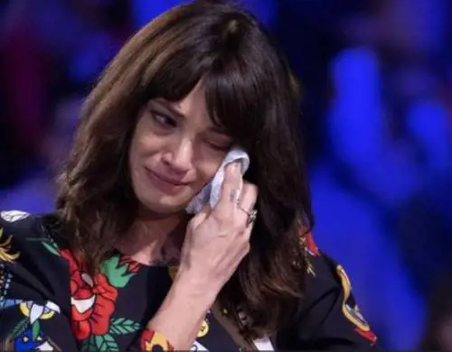 Asia Argento: "Jimmy mi è saltato addosso. Io ho assunto un atteggiamento rettiliano"