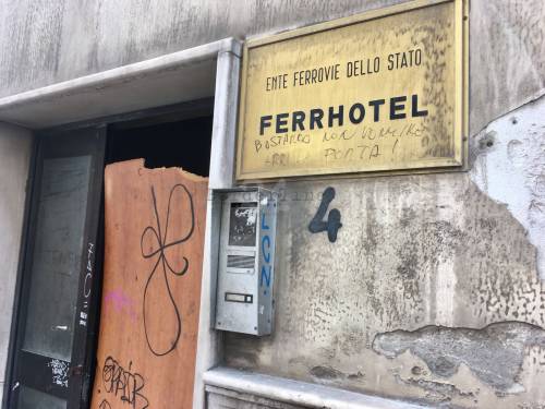 Bari, sgomberati i locali della Ferrhotel occupati da extracomunitari
