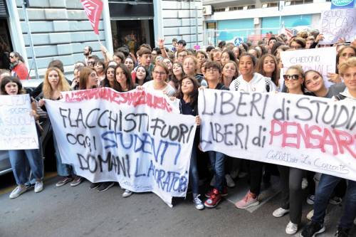 Protesta degli studenti a Bari