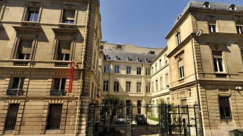 La sinistra francese perde la sua cattedrale in Rue Solférino