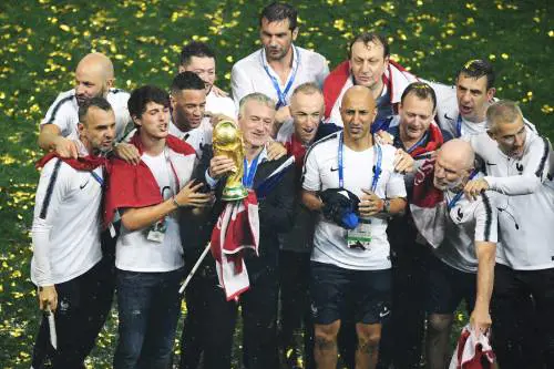 Deschamps preoccupato: "Si gioca troppo, il calcio rischia di esplodere"