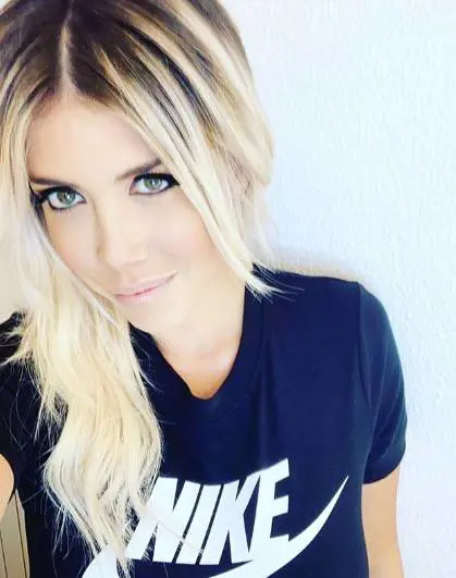 Wanda Nara sexy e scatenata al concerto