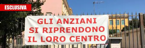 Ecco il primo centro anziani occupato della Capitale, così i nonni di Roma sfidano il M5s