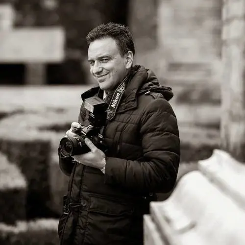 Criticato e poi assunto Farsa 5s a Palazzo Chigi