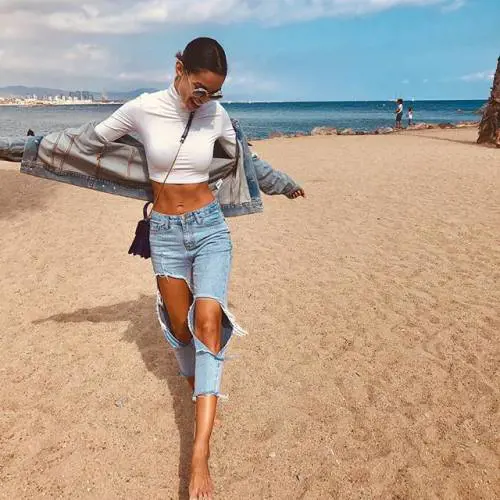 Lady Alves hot su Instagram: gli scatti sexy della compagna dell'ex Juventus