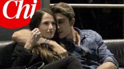 Andrea Iannone abbracciato a una nuova "morettina". Addio Belen?