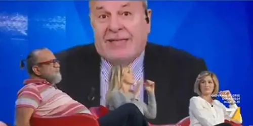 "Livello basso", "Str...". Lite furibonda in diretta tra Mussolini e Friedman