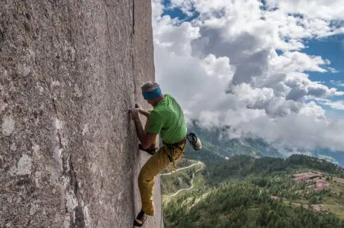 Il mago della montagna scala vette a mani nude