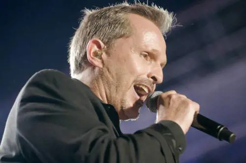 Polemiche su Miguel Bosé: "L'alluvione? Colpa di criminali malvagi"