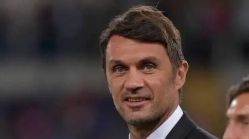 Il Milan è in crisi, Maldini avvistato a Ibiza. Tifosi divisi sui social