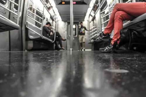 Milano. Guerra ai “portoghesi” in metropolitana
