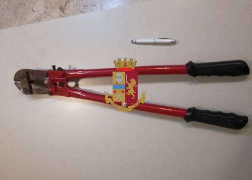 Scoperto a rubare uno scooter: arrestato uno straniero