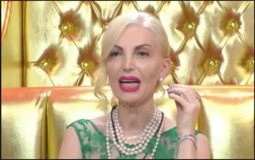 Gf Vip, la Marchesa D'Aragona conquistata da Walter: "È l'uomo dei miei sogni"