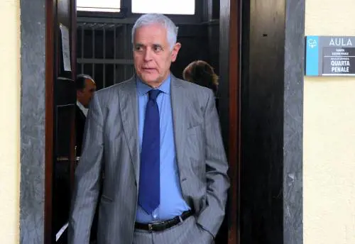 Formigoni e la sua nuova vita ai servizi sociali. Terrà lezioni di italiano per le suore straniere