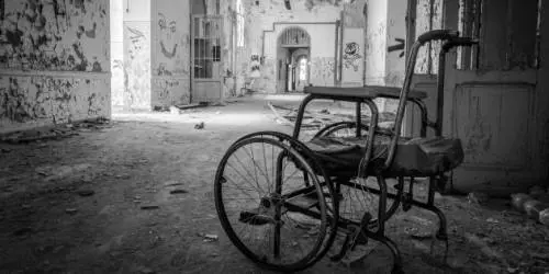 Monza, adolescenti entrano in ex manicomio: minacciati e rapinati