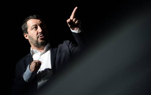 Salvini attacca Moscovici: "Non sei scioccato per gli sconfinamenti?"