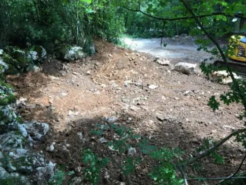 La fossa comune di Castua, nel Fiumano