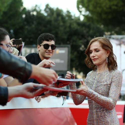 Il ritorno della Huppert. "Il segreto per resistere? Non aver paura dei ruoli"