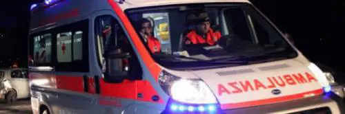 Lei lo lascia e lui si dà fuoco in strada