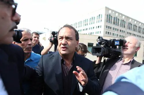 Lucano, i soldi dei migranti prestati ad amici in cambio di voti