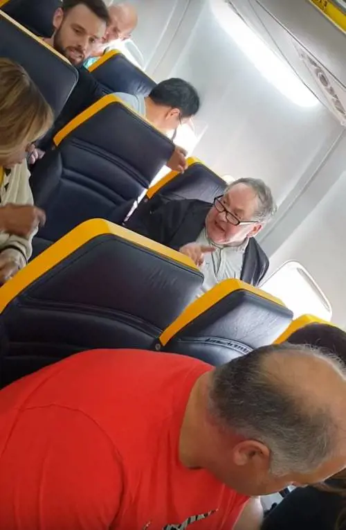 Ryanair, un uomo insulta una donna giamaicana e il personale non la difende