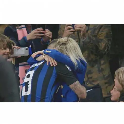 Cori razzisti, Wanda Nara rivela: "Fascia ad Asamoah? Mauro direbbe sì"