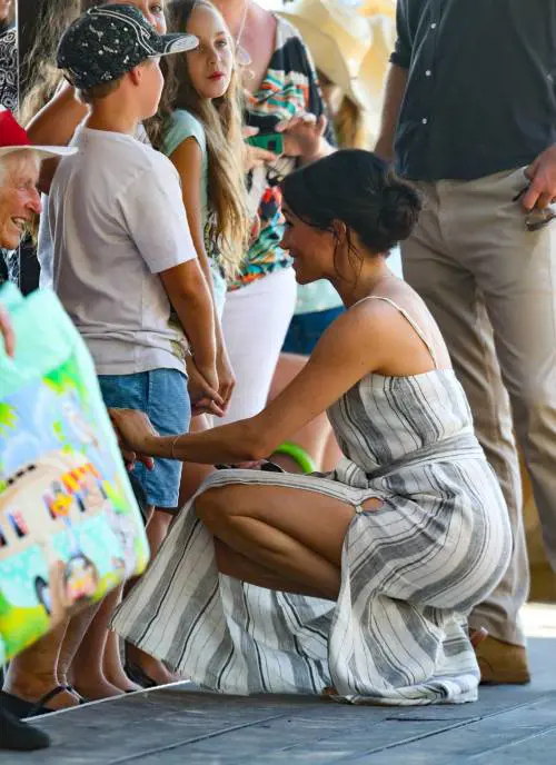 Meghan Markle affascinante in spiaggia
