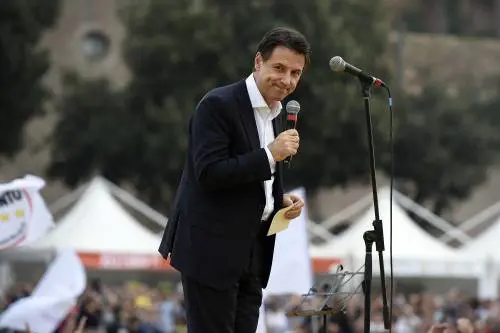 Conte: "Non possiamo tollerare che all'interno della città si creino degli spazi sospesi dalle regole"