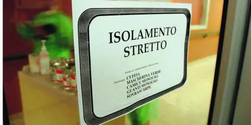Oms: le istruzioni anti coronavirus su spesa, pacchi e isolamento in hotel