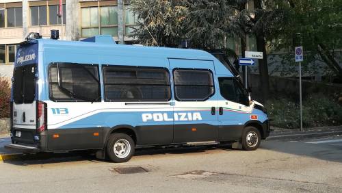 Novara, polizia dà regole per garantire il decoro. E la sinistra pesta i piedi