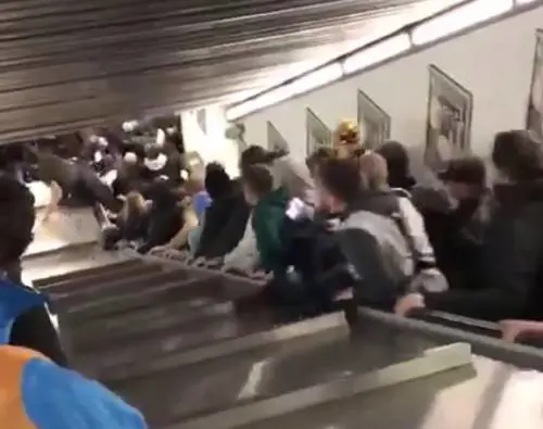 Cede scala mobile in metro a Roma, diversi feriti fra cui i tifosi Cska Mosca